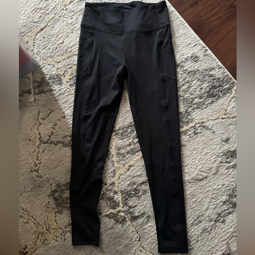 Victoria’s Secret black athletic leggings.